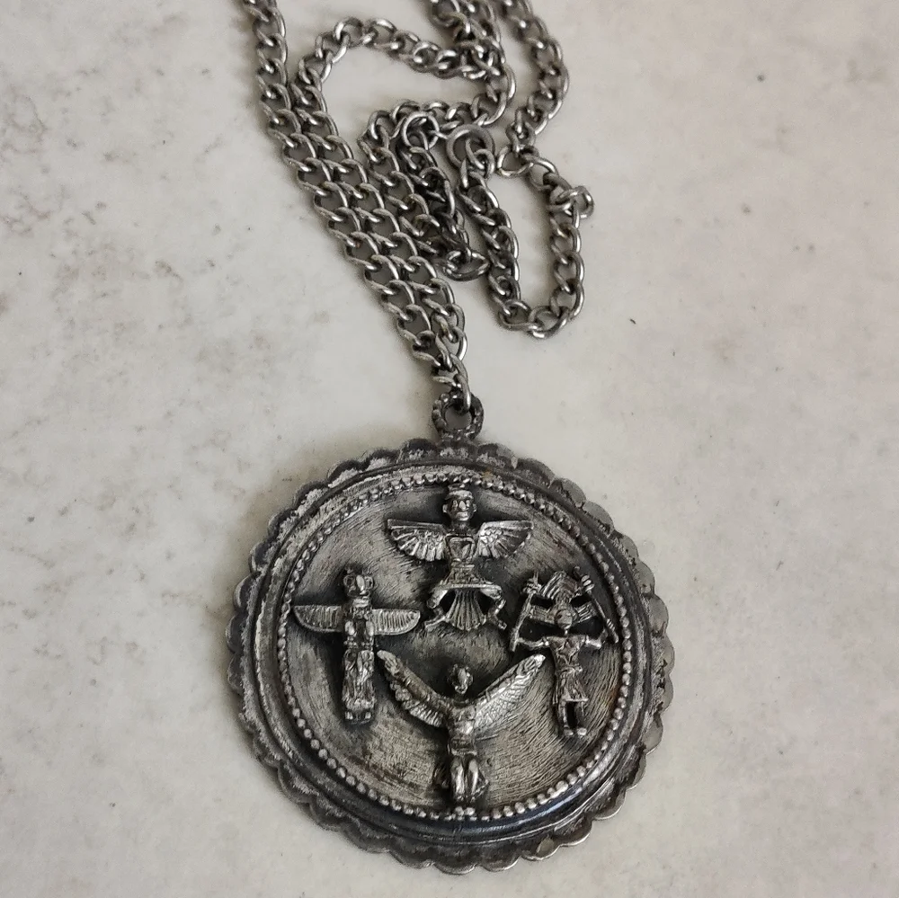 Vintage Native American Totem Pole Silver Metal Medallion Necklace - Picture 9 of 14
